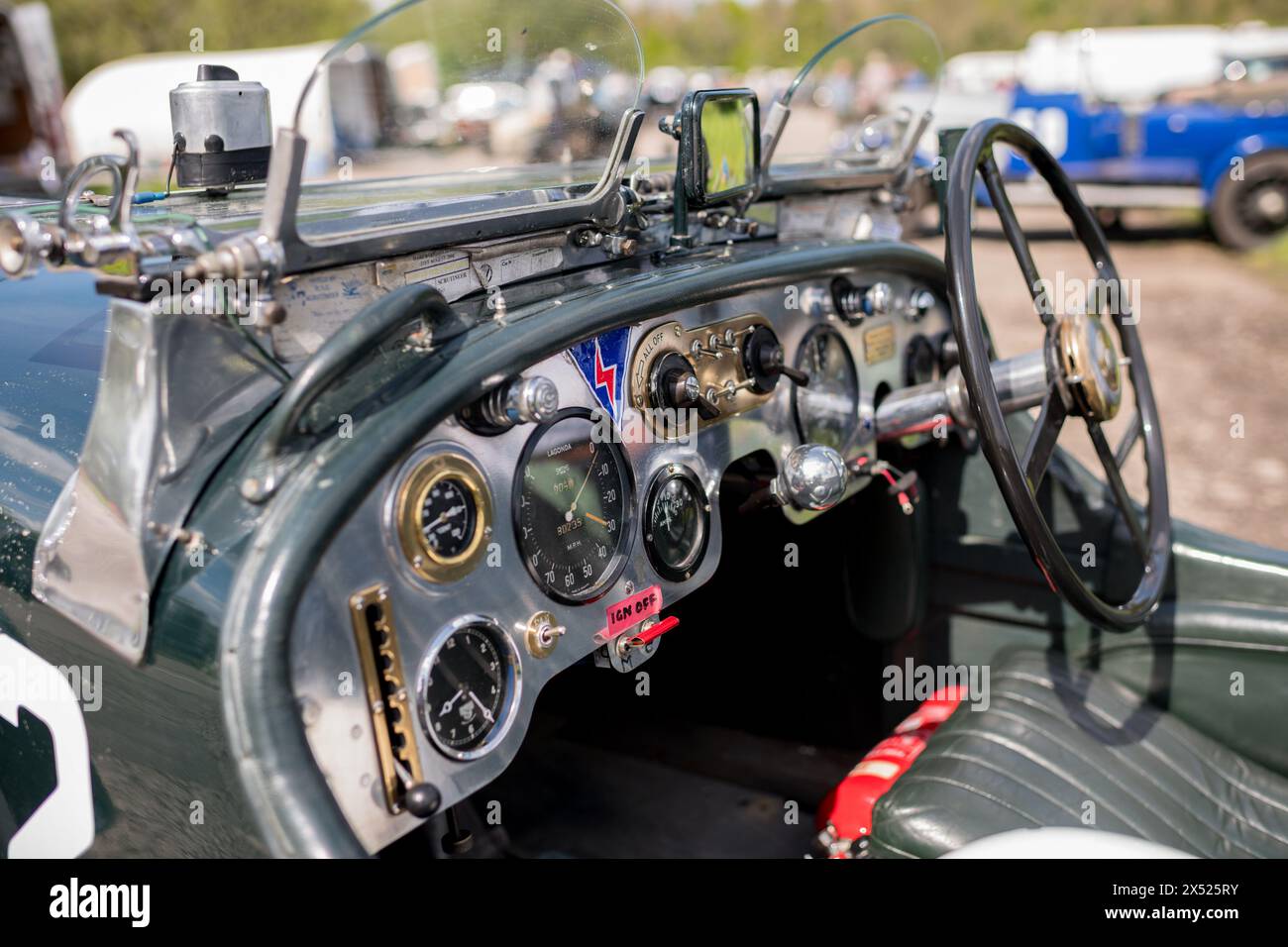 Armaturenbrett und Instrumententafel eines Lagonda LG45 Stockfoto