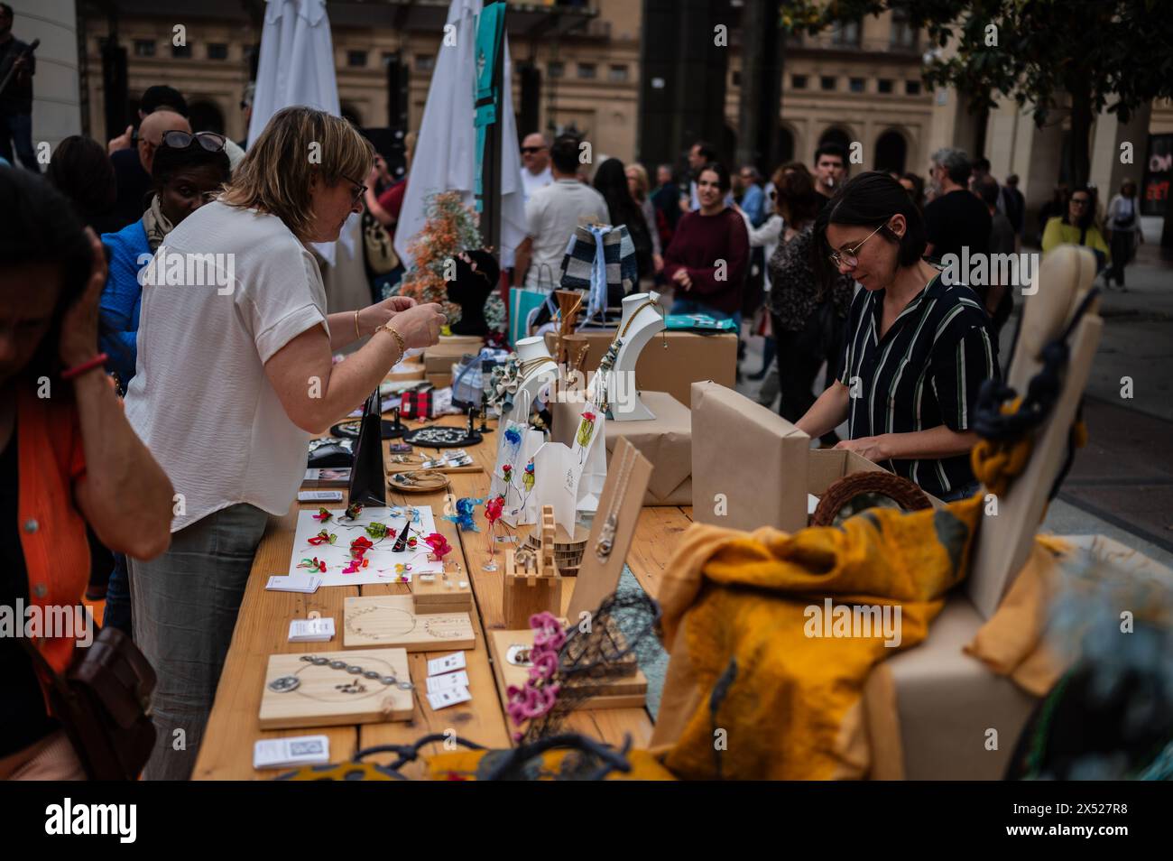 Bekleidungs- und Handwerksmarkt während der Aragon Fashion Week 2024 in Saragossa, Spanien Stockfoto