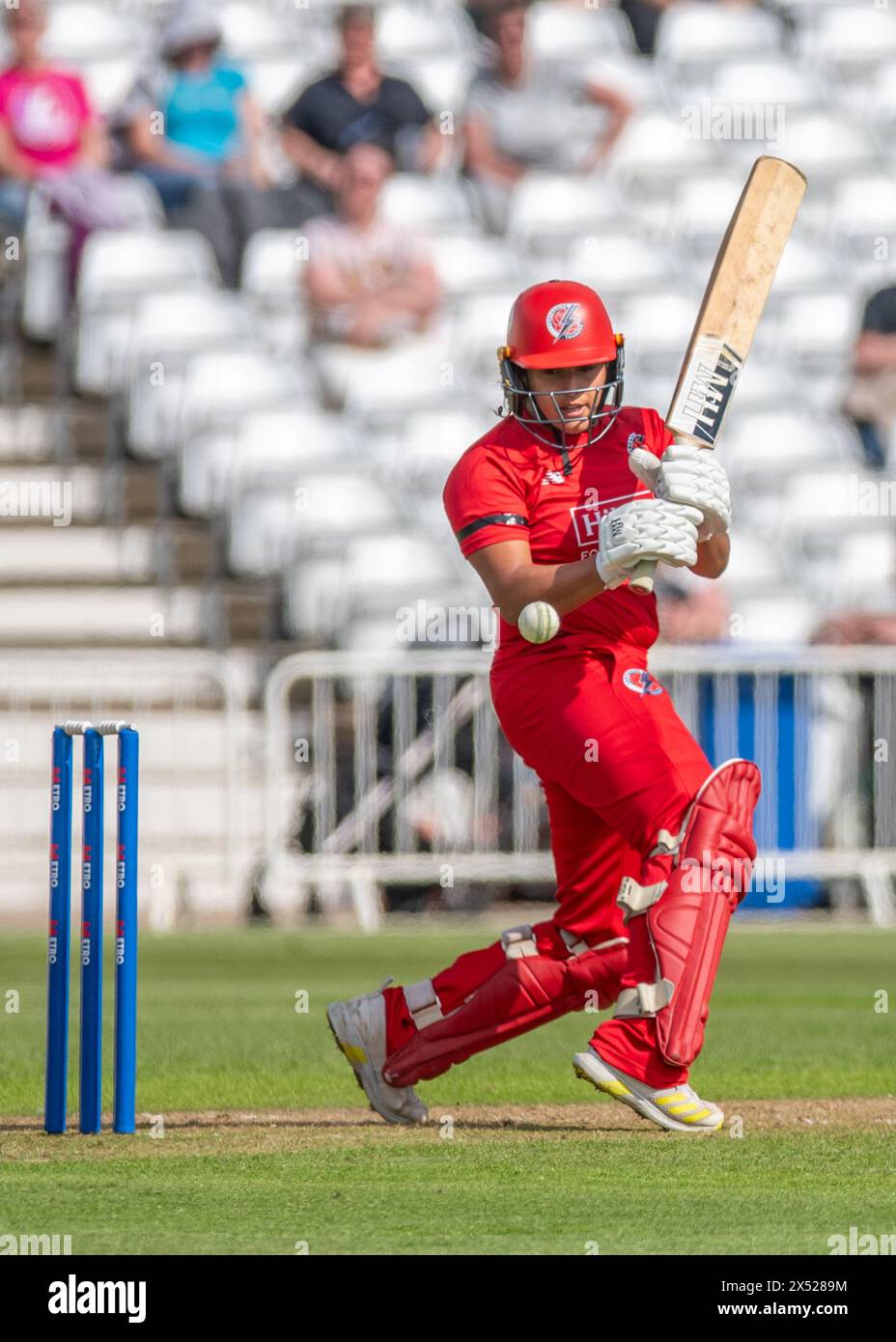 Nottingham, Vereinigtes Königreich, Trent Bridge Cricket Ground. Mai 2024. T20 der Blaze V Donner. Von links nach rechts: Phoebe Graham (Thunder) Batting. Quelle: Mark Dunn/Alamy Live News Stockfoto