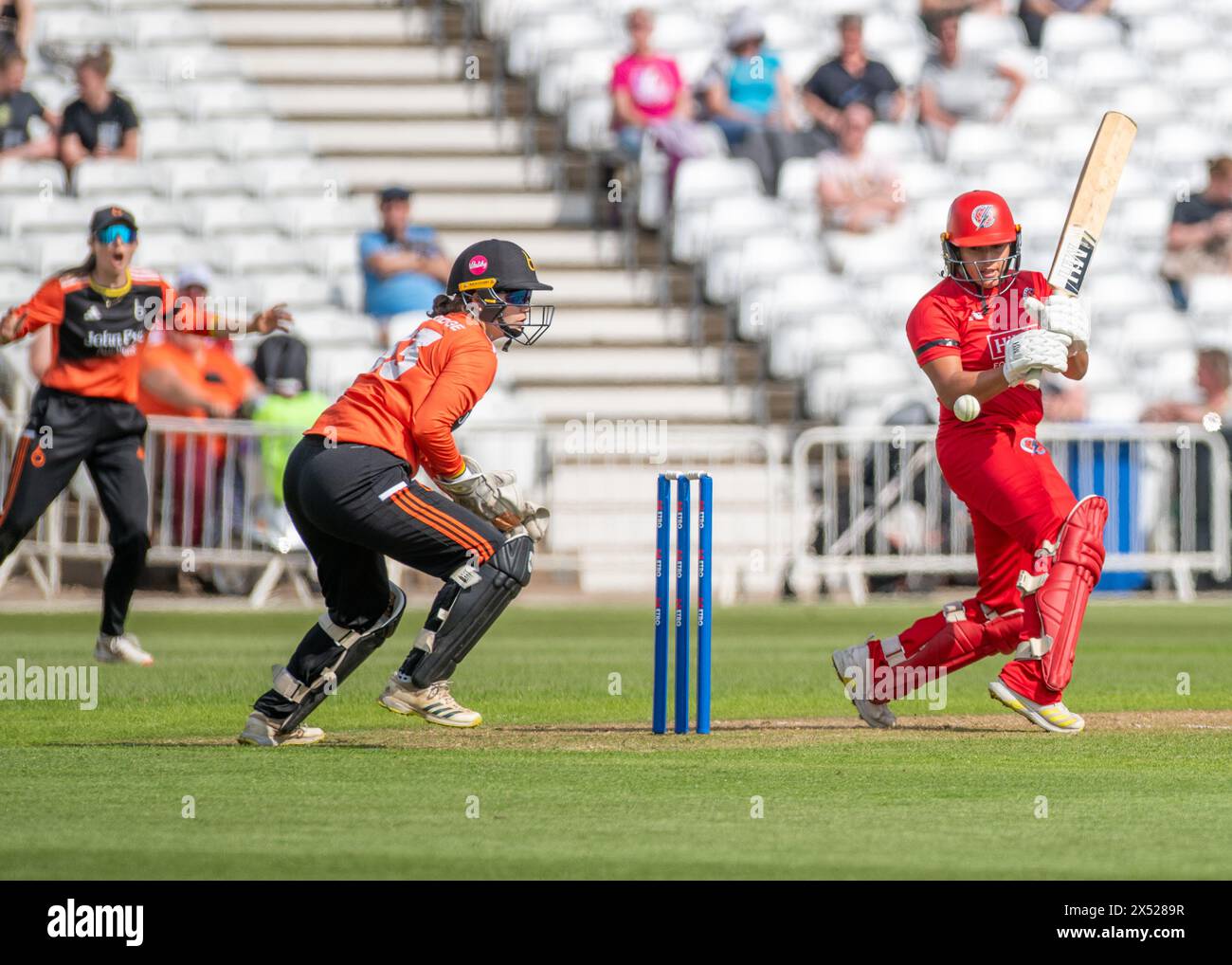 Nottingham, Vereinigtes Königreich, Trent Bridge Cricket Ground. Mai 2024. T20 der Blaze V Donner. Von links nach rechts: Phoebe Graham (Thunder) Batting. Quelle: Mark Dunn/Alamy Live News Stockfoto