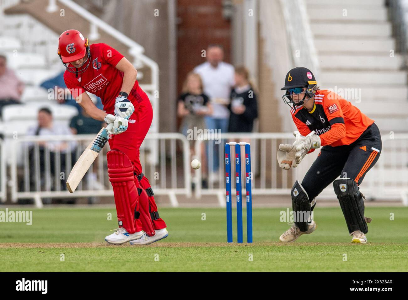 Nottingham, Vereinigtes Königreich, Trent Bridge Cricket Ground. Mai 2024. T20 der Blaze V Donner. Bild links nach rechts: Phoebe Graham (Thunder Batting) Credit: Mark Dunn/Alamy Live News Stockfoto