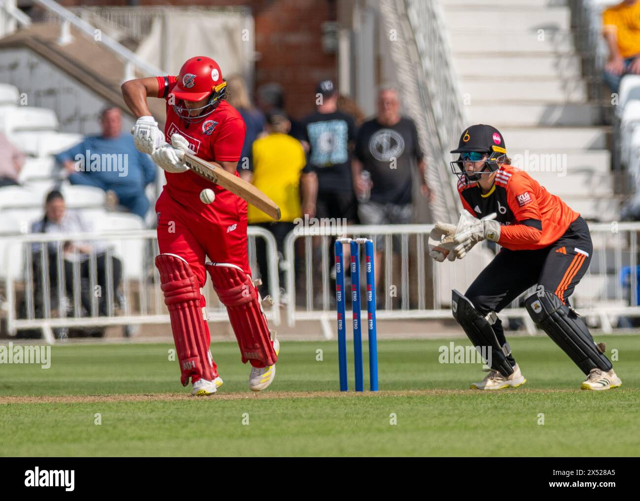Nottingham, Vereinigtes Königreich, Trent Bridge Cricket Ground. Mai 2024. T20 der Blaze V Donner. Von links nach rechts: Phoebe Graham (Donner) Batting. Quelle: Mark Dunn/Alamy Live News Stockfoto