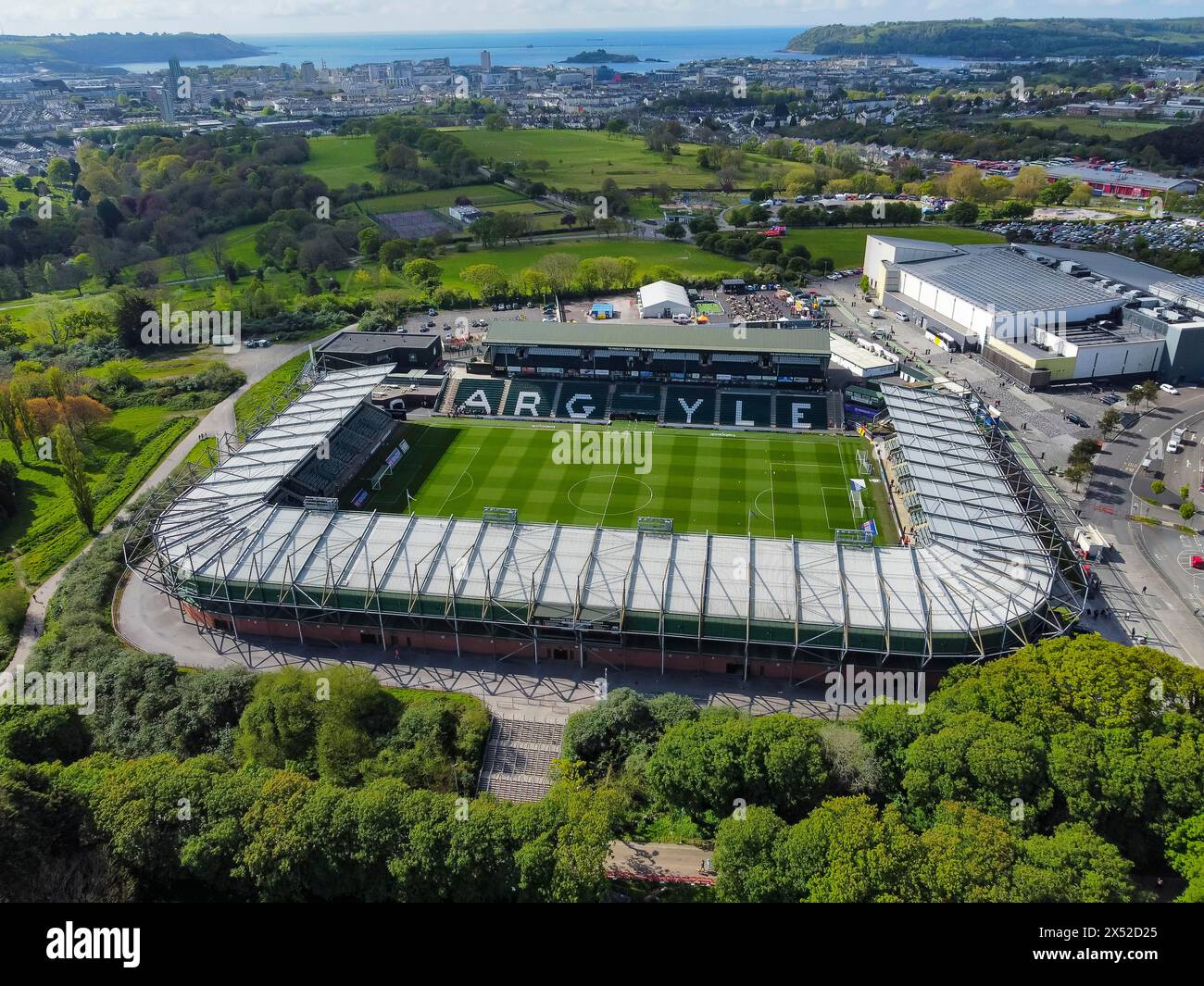 Allgemeine Luftaufnahme des Home Park Stadions, Heimstadion des englischen Fußballteams Plymouth Argyle in Plymouth in Devon, Großbritannien. Stockfoto