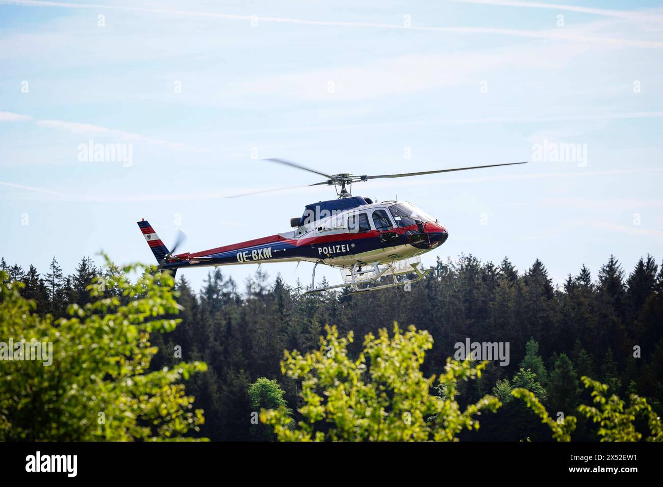 06.05.2024, Tarsdorf, AUT, unterwegs in Oberösterreich, Reportage, Themenbild, Verschiedene Themenbilder, Symbolbild, Polizeihubschrauber, im Bild Polizeihubschrauber, *** 06 05 2024, Tarsdorf, AUT, unterwegs in Oberösterreich, Reportage, Themenbild, verschiedene Themenbilder, Symbolbild, Polizeihubschrauber, im Bild Polizeihubschrauber, Stockfoto