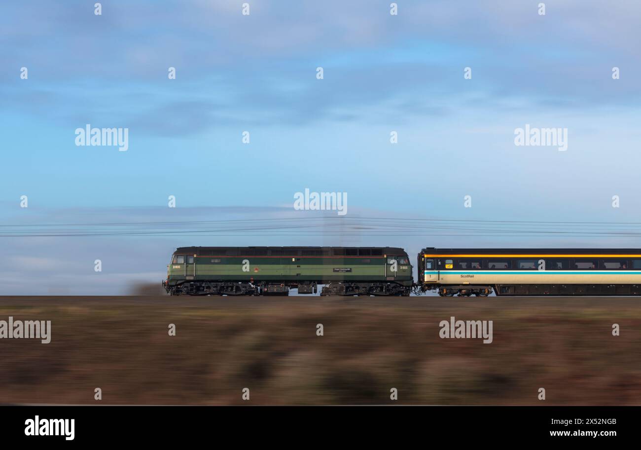 Locomotive Services LTD Baureihe 47 Lokomotive 47805 auf der Hauptstrecke der Westküste bei Lancaster mit Charterzug Stockfoto