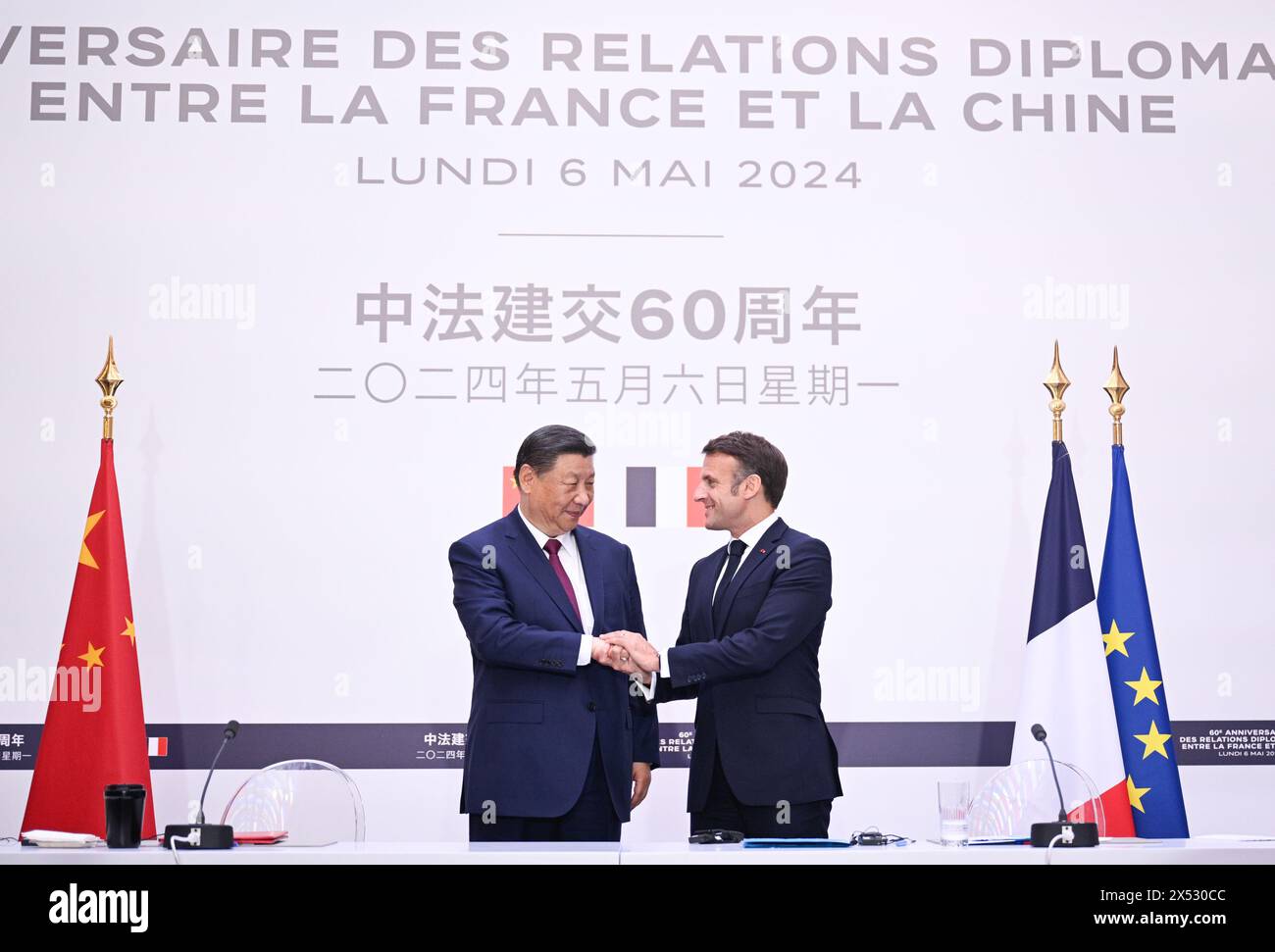 Paris, Frankreich. Mai 2024. Der chinesische Präsident Xi Jinping und sein französischer Amtskollege Emmanuel Macron treffen am 6. Mai 2024 in Paris zusammen mit der Presse. Quelle: Li Xueren/Xinhua/Alamy Live News Stockfoto