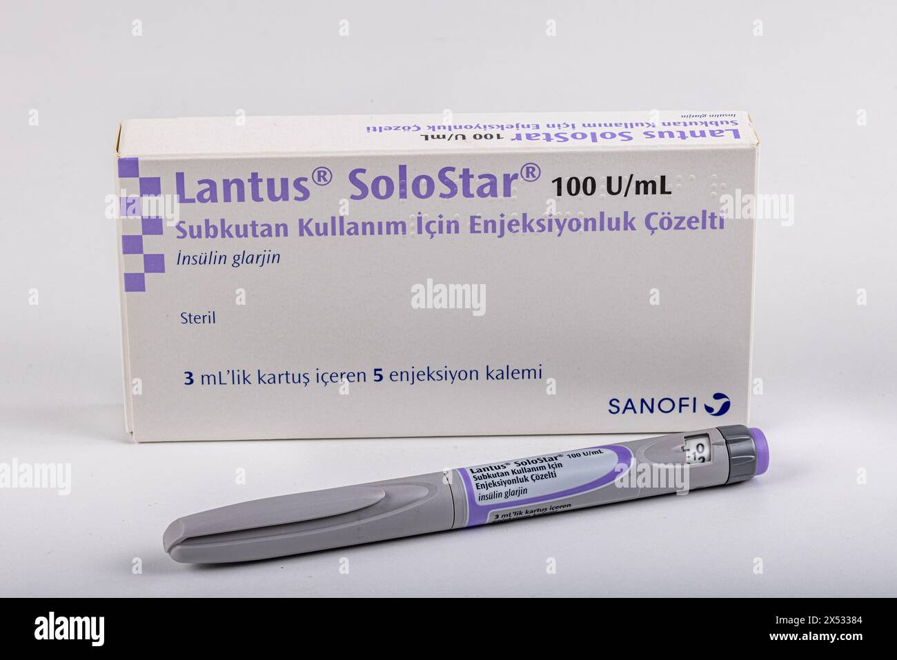 Istanbul Türkei 27 April 2024; LANTUS SOLOSTAR 100 E ml Injektor-Pen mit 3 ml Patrone. Arzneimittel, die den lang wirksamen Wirkstoff enthalten Stockfoto