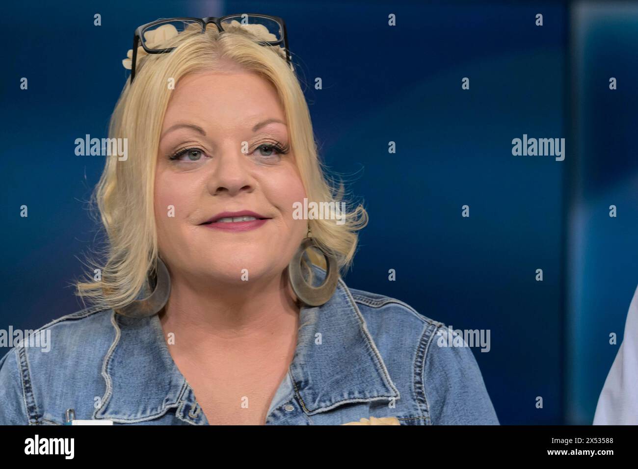 Tine Wittler Autorin und Moderatorin hart aber fair Polittalk, TV, Format, mit Moderator - Louis Klamroth, das Thema - Verzweifelt in vier Waenden: darum wird Wohnen immer teurer, das erste, 06.05.2024, *** Tine Wittler Autor und Moderator hart aber fair Polittalk, TV, Format, mit Moderator Louis Klamroth, das erste, 06 05 2024, Copyright: HMBxMedia/UwexKoch Stockfoto