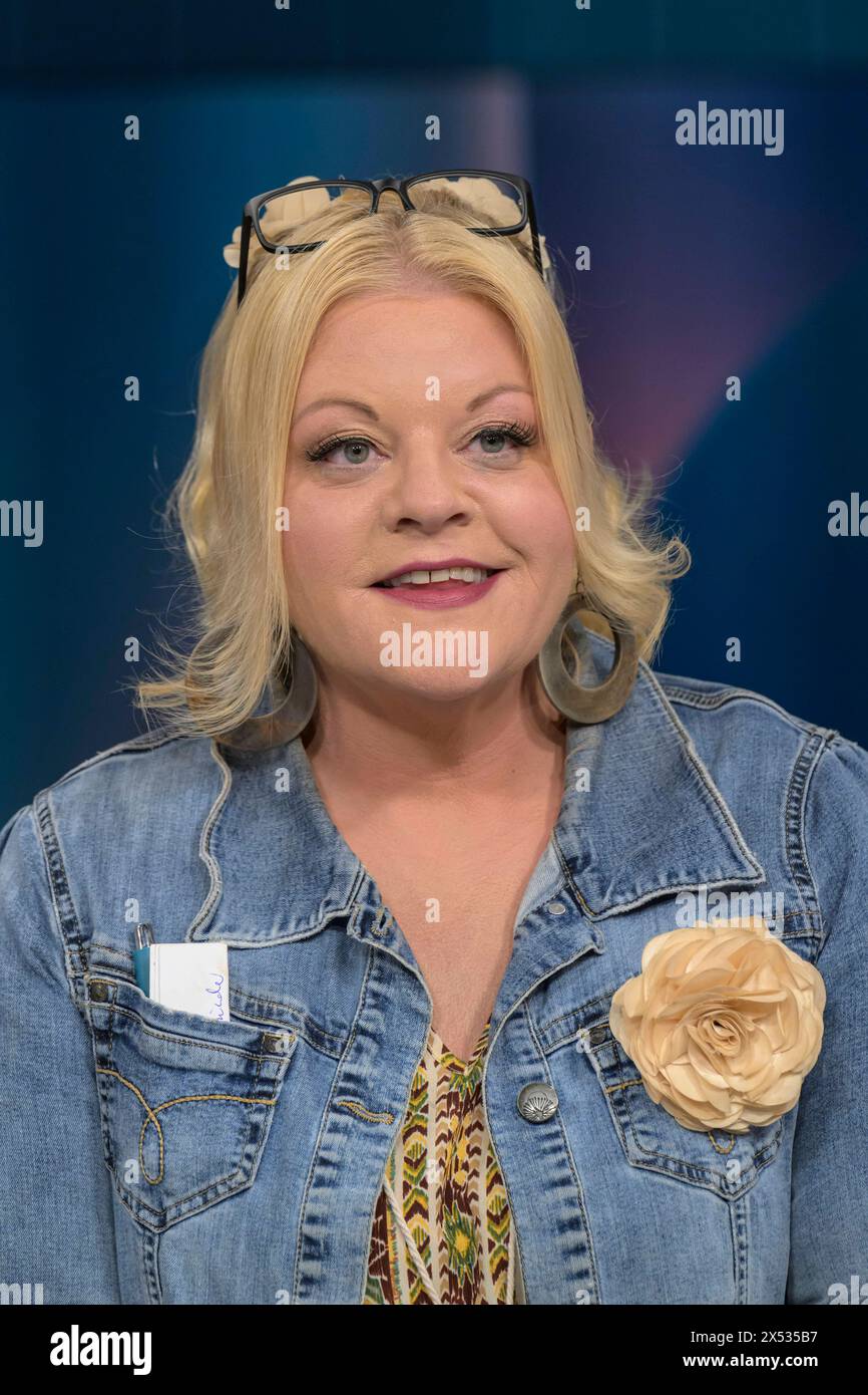 Tine Wittler Autorin und Moderatorin hart aber fair Polittalk, TV, Format, mit Moderator - Louis Klamroth, das Thema - Verzweifelt in vier Waenden: darum wird Wohnen immer teurer, das erste, 06.05.2024, *** Tine Wittler Autor und Moderator hart aber fair Polittalk, TV, Format, mit Moderator Louis Klamroth, das erste, 06 05 2024, Copyright: HMBxMedia/UwexKoch Stockfoto