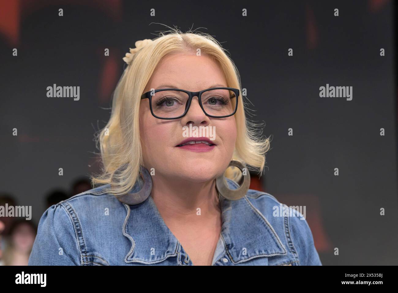 Tine Wittler Autorin und Moderatorin hart aber fair Polittalk, TV, Format, mit Moderator - Louis Klamroth, das Thema - Verzweifelt in vier Waenden: darum wird Wohnen immer teurer, das erste, 06.05.2024, *** Tine Wittler Autor und Moderator hart aber fair Polittalk, TV, Format, mit Moderator Louis Klamroth, das erste, 06 05 2024, Copyright: HMBxMedia/UwexKoch Stockfoto