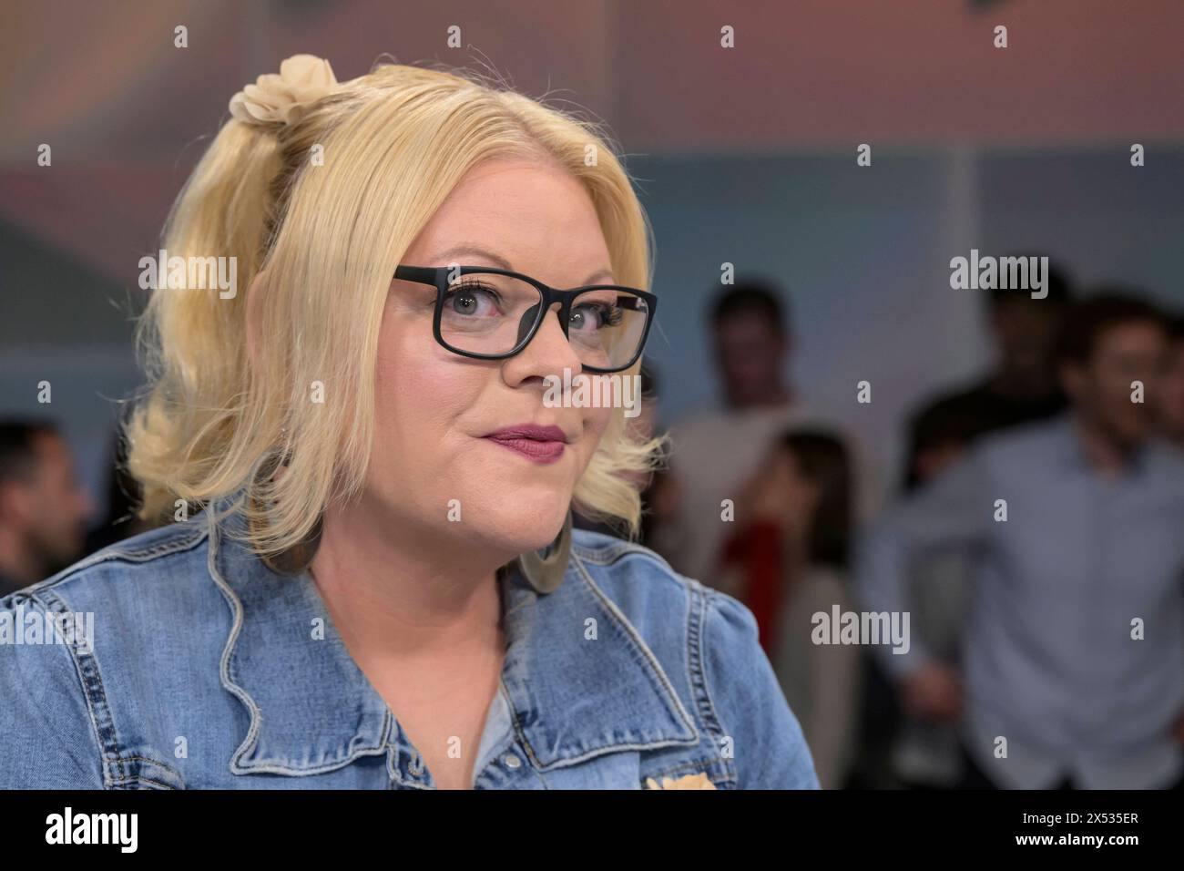 Tine Wittler Autorin und Moderatorin hart aber fair Polittalk, TV, Format, mit Moderator - Louis Klamroth, das Thema - Verzweifelt in vier Waenden: darum wird Wohnen immer teurer, das erste, 06.05.2024, *** Tine Wittler Autor und Moderator hart aber fair Polittalk, TV, Format, mit Moderator Louis Klamroth, das erste, 06 05 2024, Copyright: HMBxMedia/UwexKoch Stockfoto