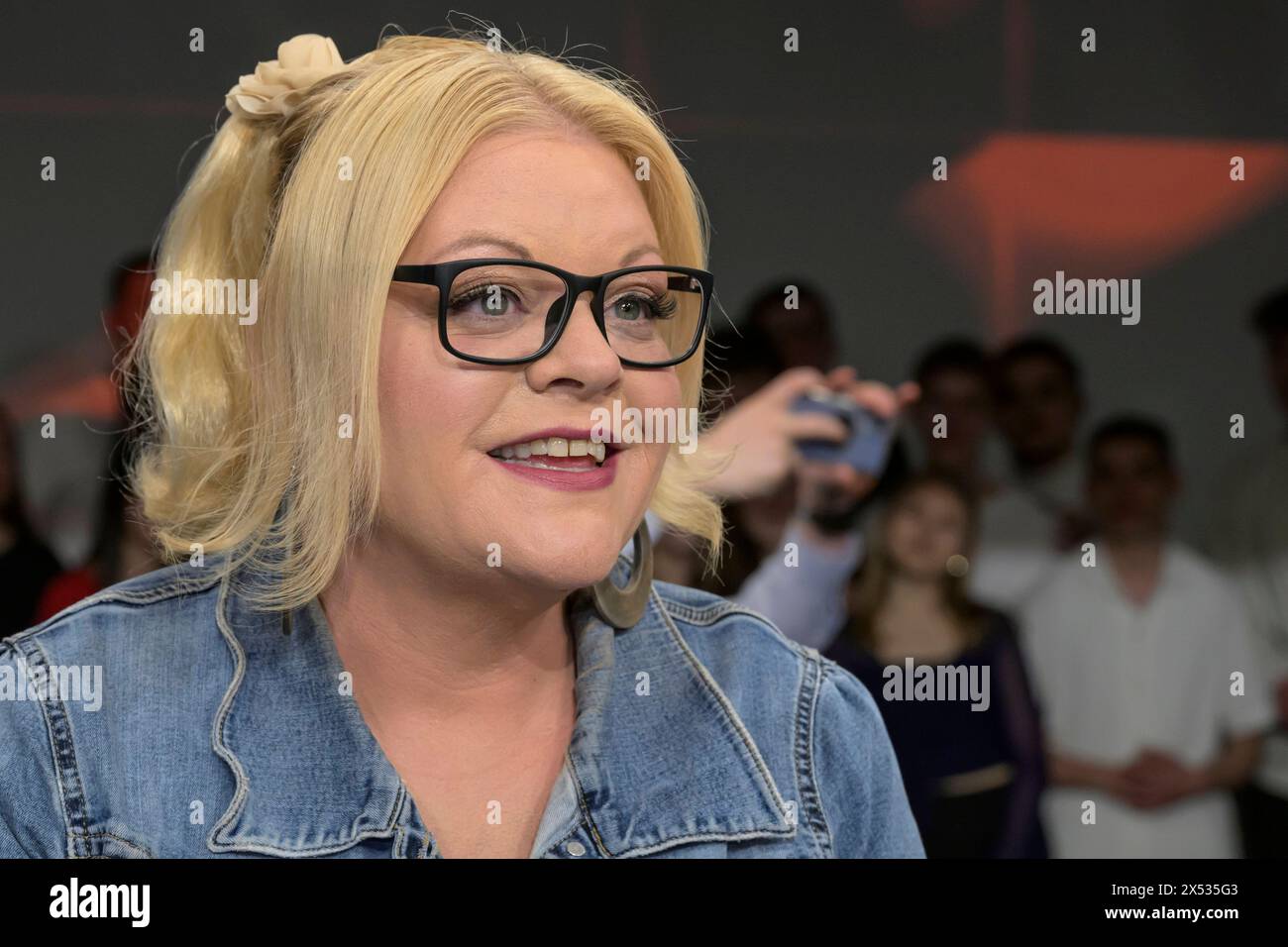 Tine Wittler Autorin und Moderatorin hart aber fair Polittalk, TV, Format, mit Moderator - Louis Klamroth, das Thema - Verzweifelt in vier Waenden: darum wird Wohnen immer teurer, das erste, 06.05.2024, *** Tine Wittler Autor und Moderator hart aber fair Polittalk, TV, Format, mit Moderator Louis Klamroth, das erste, 06 05 2024, Copyright: HMBxMedia/UwexKoch Stockfoto