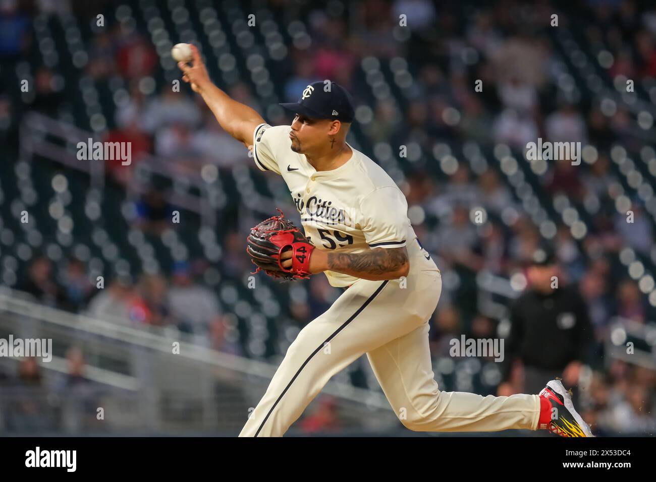 Minneapolis, Minnesota, USA. Mai 2024. Minnesota Twins Pitcher JHOAN DURAN (59) während eines MLB-Baseballspiels zwischen den Minnesota Twins und den Seattle Mariners im Target Field. Die Twins gewannen mit 3:1. (Kreditbild: © Steven Garcia/ZUMA Press Wire) NUR REDAKTIONELLE VERWENDUNG! Nicht für kommerzielle ZWECKE! Stockfoto