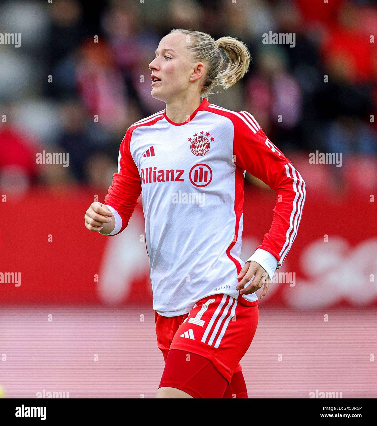 München, Deutschland. April 2024. firo: 22.04.2024, Fußball, 1. Liga, 1.Frauen-Bundesliga, Saison 2023/2024, 19.Spieltag, FC Bayern München - SV Werder Bremen, Lea Schuller, FC Bayern München, FCB, Frauen, Halbfigur, Credit: dpa/Alamy Live News Stockfoto