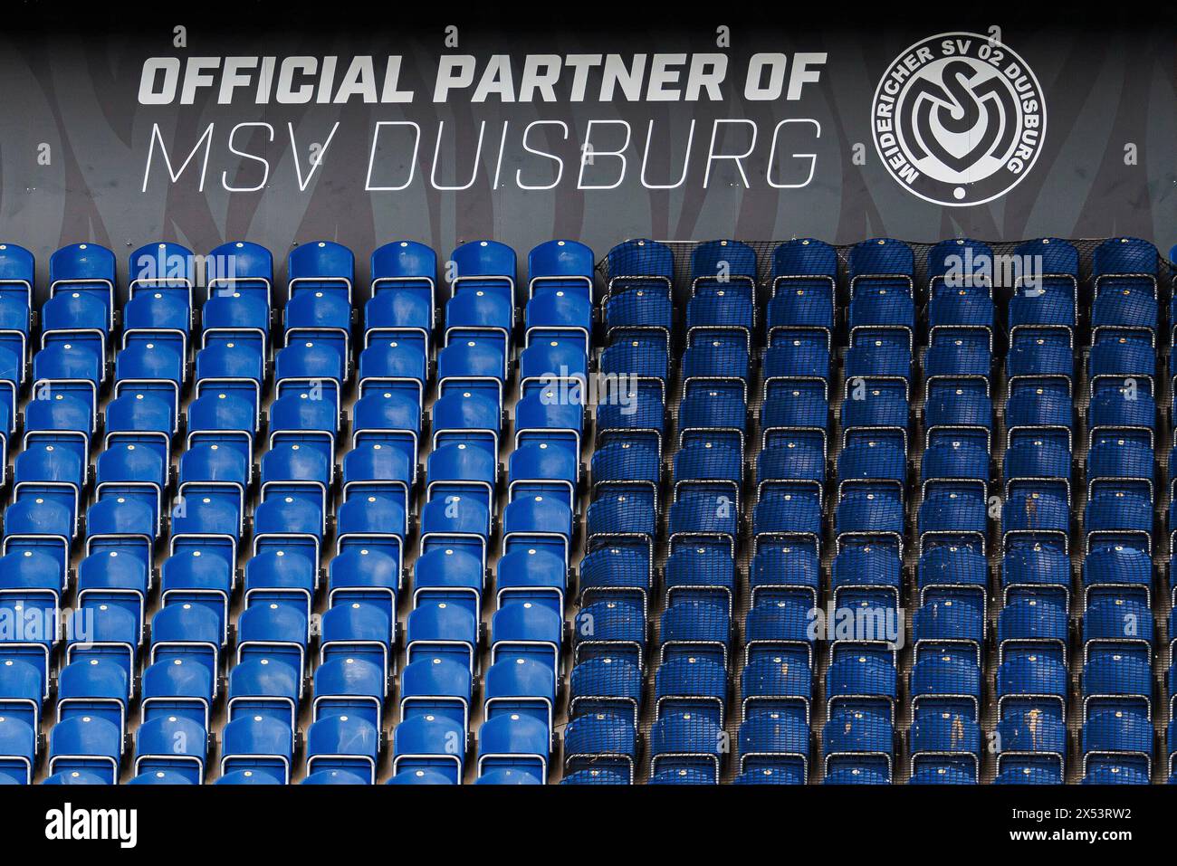 Duisburg, Deutschland. April 2024. firo: 27.04.2024, Fußball, 3. Liga, 3.Bundesliga, Saison 2023/2024, MSV Duisburg - SV Sandhausen 'Offizieller Partner des MSV Duisburg' Branding, Logo, Symbolfoto, allgemein, Einleger, Feature, Credit: dpa/Alamy Live News Stockfoto