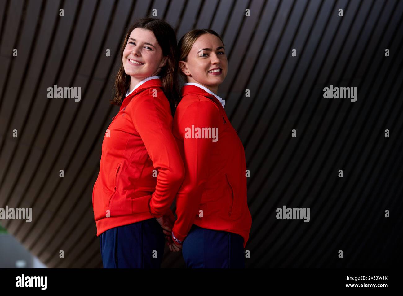 Team GB’s Andrea Spendolini-Sirieix (links) zusammen mit ihrem Tauchpartner Lois Toulson während des Team GB Paris 2024 Synchronisation des Tauchteams im Queen Elizabeth Olympic Park in London. Bilddatum: Dienstag, 7. Mai 2024. Stockfoto