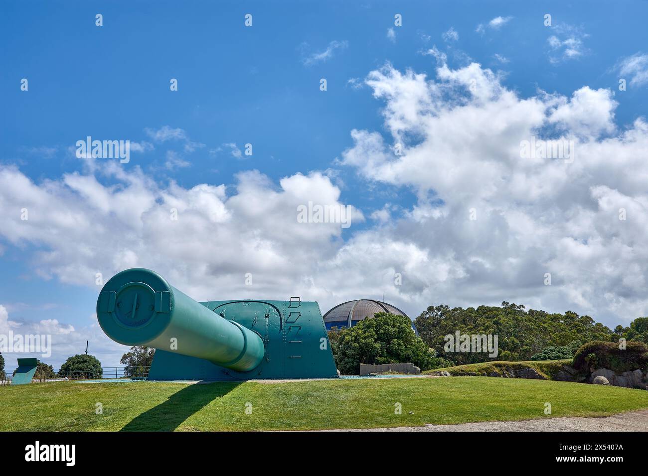 Kanonen der Küstenbatterie am Monte de San Pedro, La Coruña, Galicien, Spanien Stockfoto