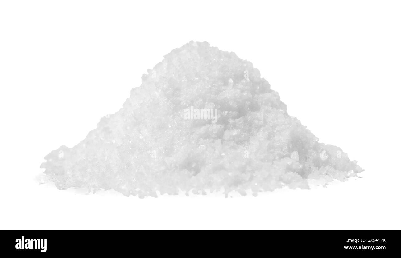 Ein Haufen natürliches Salz, isoliert auf weiß Stockfoto