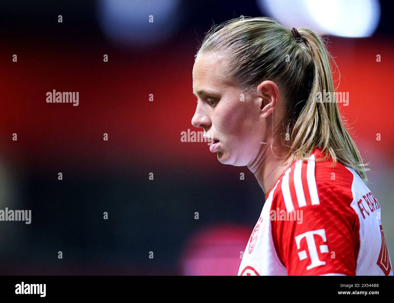 München, Deutschland. April 2024. firo: 22.04.2024, Fußball, 1. Liga, 1.Frauen-Bundesliga, Saison 2023/2024, 19.Spieltag, FC Bayern München - SV Werder Bremen, Klara Buhl, FC Bayern München, FCB, Frauen, Halbfigur, Credit: dpa/Alamy Live News Stockfoto