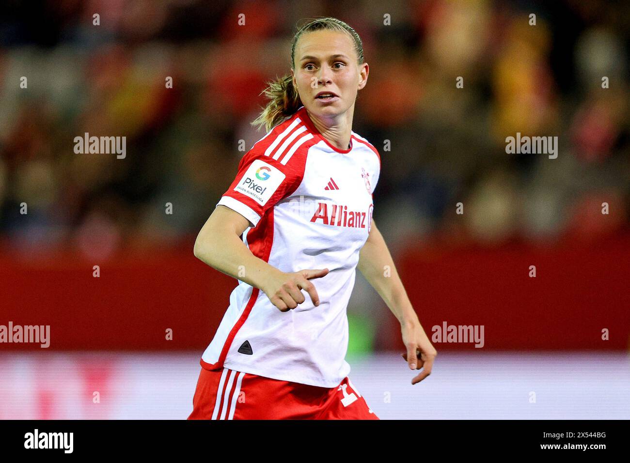 München, Deutschland. April 2024. firo: 22.04.2024, Fußball, 1. Liga, 1.Frauen-Bundesliga, Saison 2023/2024, 19.Spieltag, FC Bayern München - SV Werder Bremen, Klara Buhl, FC Bayern München, FCB, Frauen, Halbfigur, Credit: dpa/Alamy Live News Stockfoto