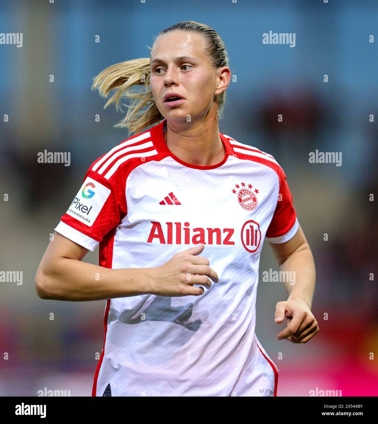 München, Deutschland. April 2024. firo: 22.04.2024, Fußball, 1. Liga, 1.Frauen-Bundesliga, Saison 2023/2024, 19.Spieltag, FC Bayern München - SV Werder Bremen, Klara Buhl, FC Bayern München, FCB, Frauen, Halbfigur, Credit: dpa/Alamy Live News Stockfoto