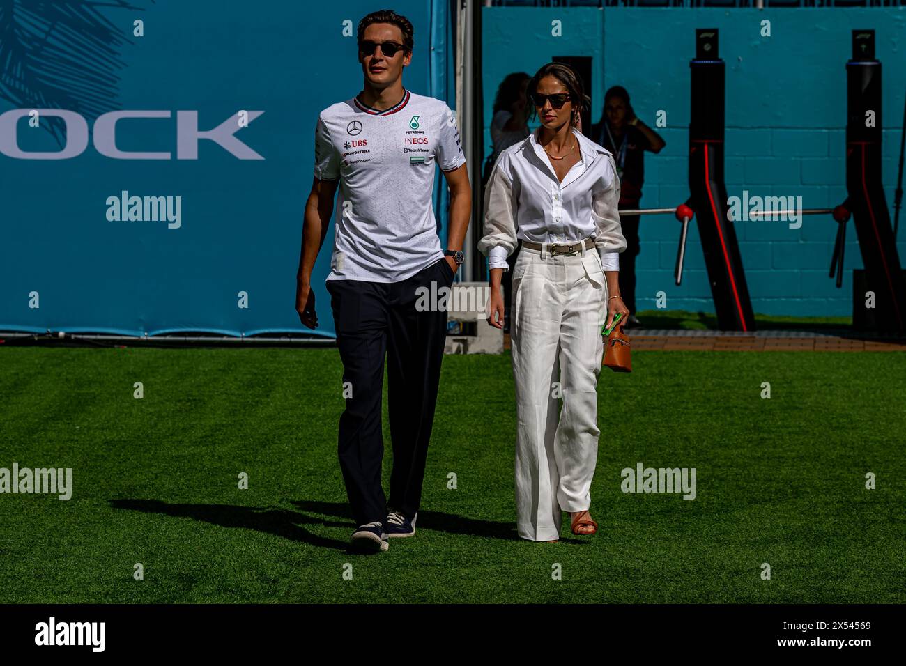 MIAMI, FLORIDA - 04. MAI: George Russell, Mercedes F1 F1 W14 während des Qualifyings vor dem F1 Grand Prix von Miami am Miami International Autodrome am 4. Mai 2024 in Miami, Florida. (Foto: Michael Potts/BSR Agency) Stockfoto