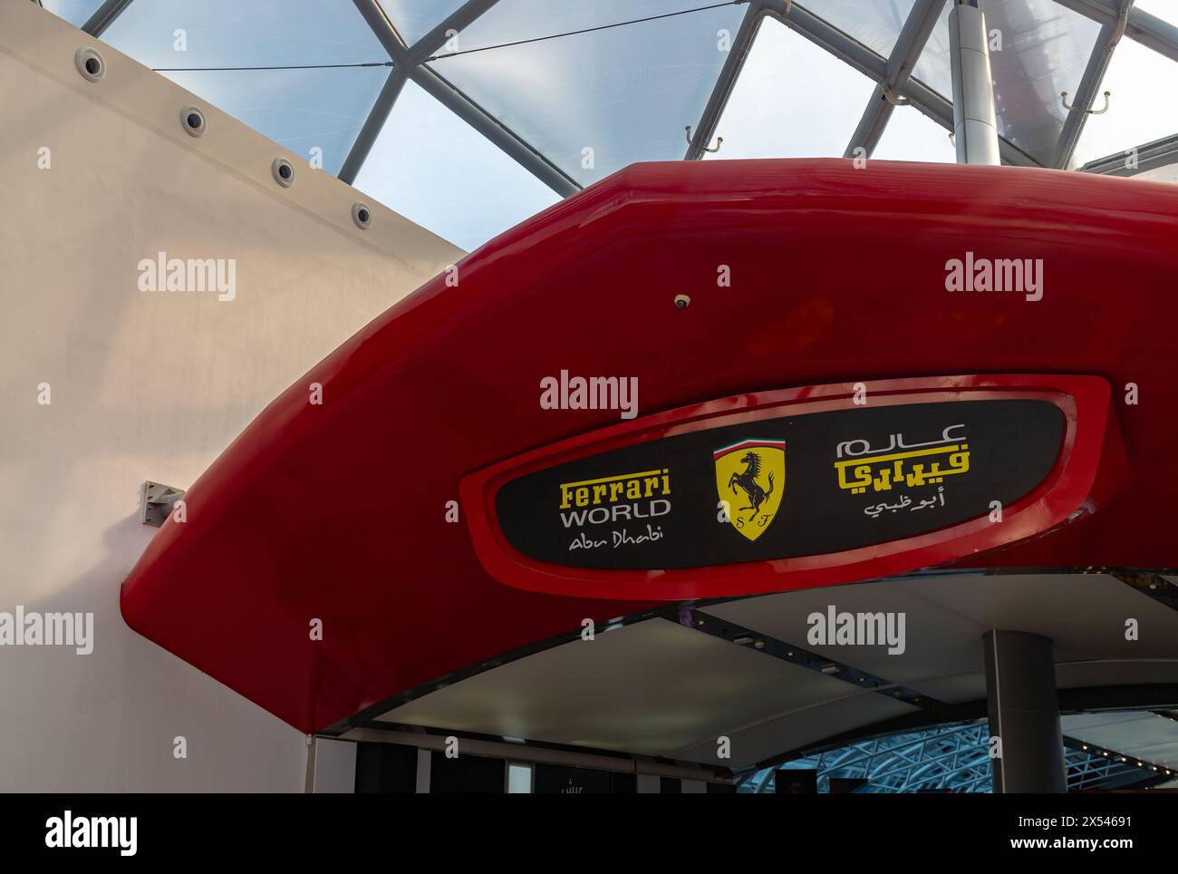 Ein Bild vom Eingang zur Ferrari World Yas Island, Abu Dhabi. Stockfoto