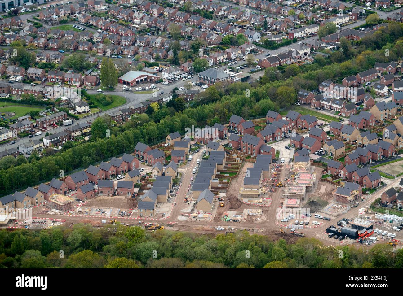 Drohnenaufnahme des Hausbauwerks in Ellesmere Port, Wirral, Nordwestengland, Großbritannien Stockfoto