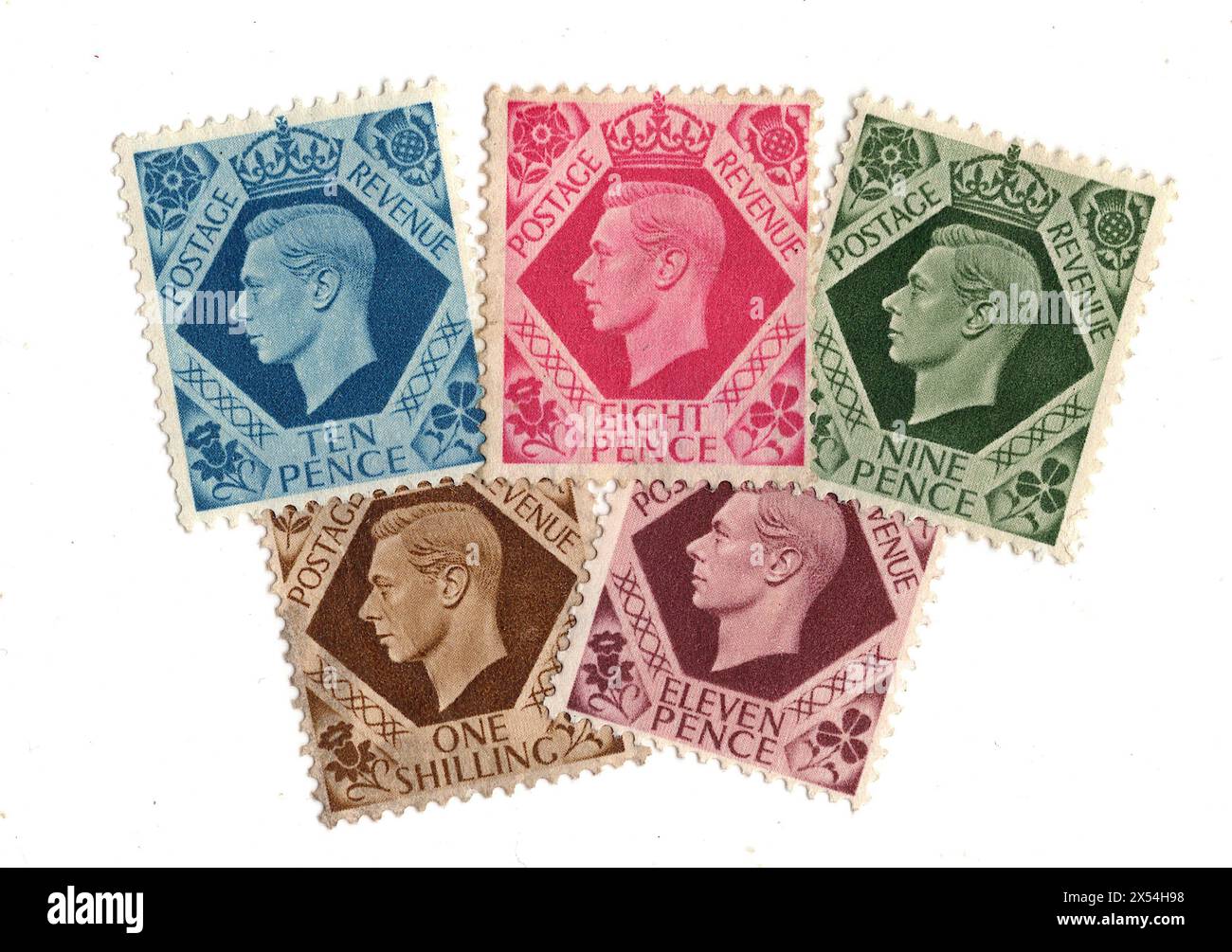 Eine Montage von Briefmarken von König George VI. Aus Großbritannien auf weißem Hintergrund. Stockfoto