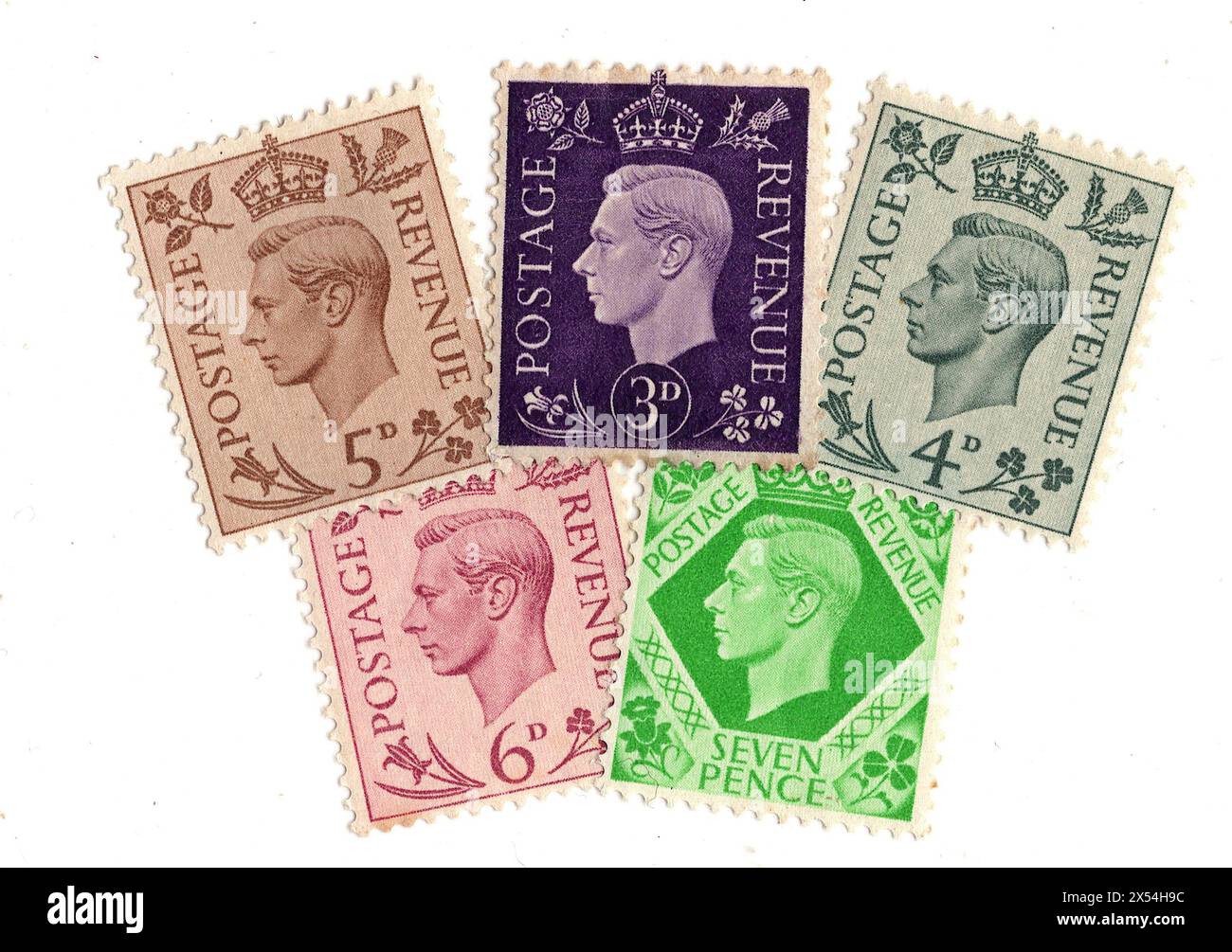 Eine Montage von Briefmarken von König George VI. Aus Großbritannien auf weißem Hintergrund. Stockfoto