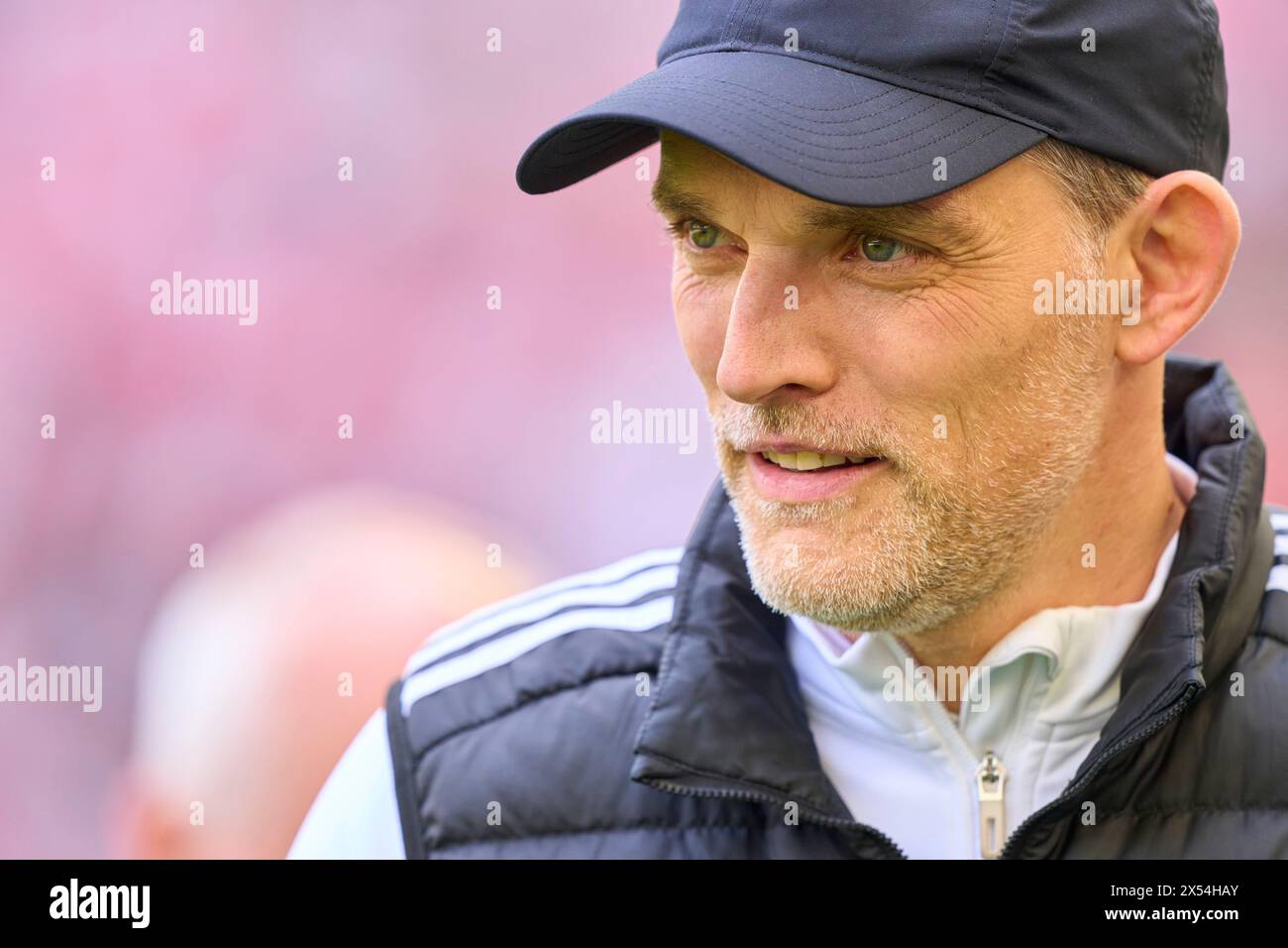 Stuttgart, Deutschland. Mai 2024. Trainer Thomas Tuchel (FCB), Teammanager, Headcoach, Coach, im Sky TV Interview vor dem Spiel VFB STUTTGART - FC BAYERN MÜNCHEN 3-1 am 4. Mai 2024 in Stuttgart. Saison 2023/2024, 1.Bundesliga, Spieltag 32, 32.Spieltag, München, München Fotograf: ddp-Bilder/STAR-Bilder - DFL-VORSCHRIFTEN VERBIETEN JEDE VERWENDUNG VON FOTOGRAFIEN als BILDSEQUENZEN und/oder QUASI-VIDEO - Credit: ddp Media GmbH/Alamy Live News Stockfoto