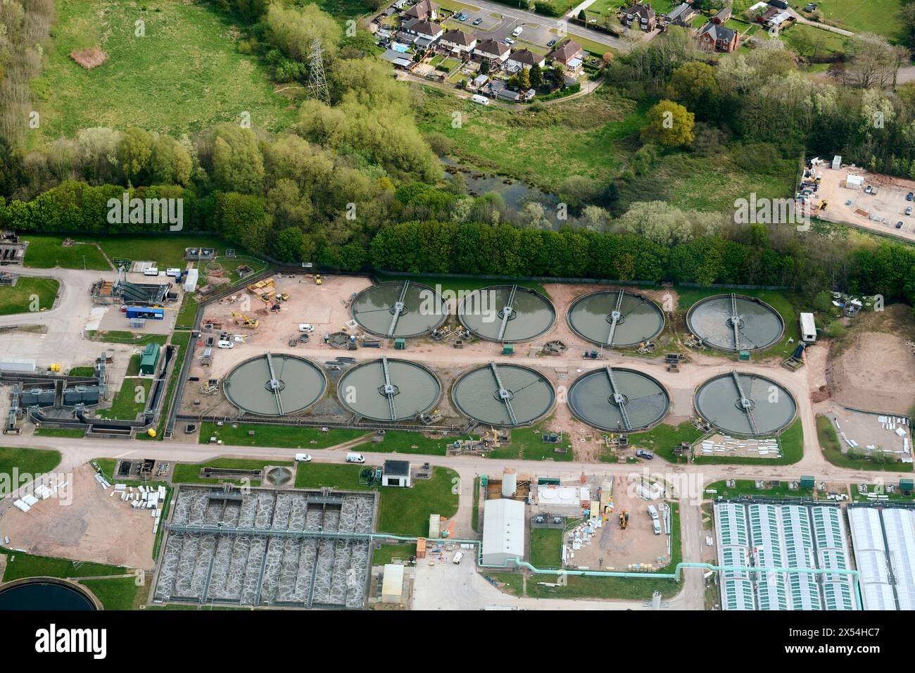 Eine Luftaufnahme der Wasseraufbereitungsarbeiten in der Nähe von Stoke, Nordwesten Englands, Großbritannien Stockfoto