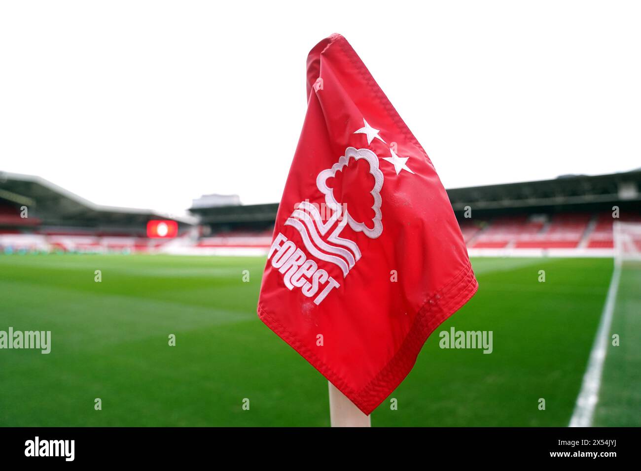 Aktenfoto vom 05.03.2023 von einer Nottingham Forest-Markierungsflagge. Nottingham Forest war erfolglos in ihrem Bemühen, eine vier-Punkte-Strafe für Verstöße gegen die Finanzregeln der Premier League zu bekommen, laut Berichten. Ausgabedatum: Dienstag, 7. Mai 2024. Stockfoto