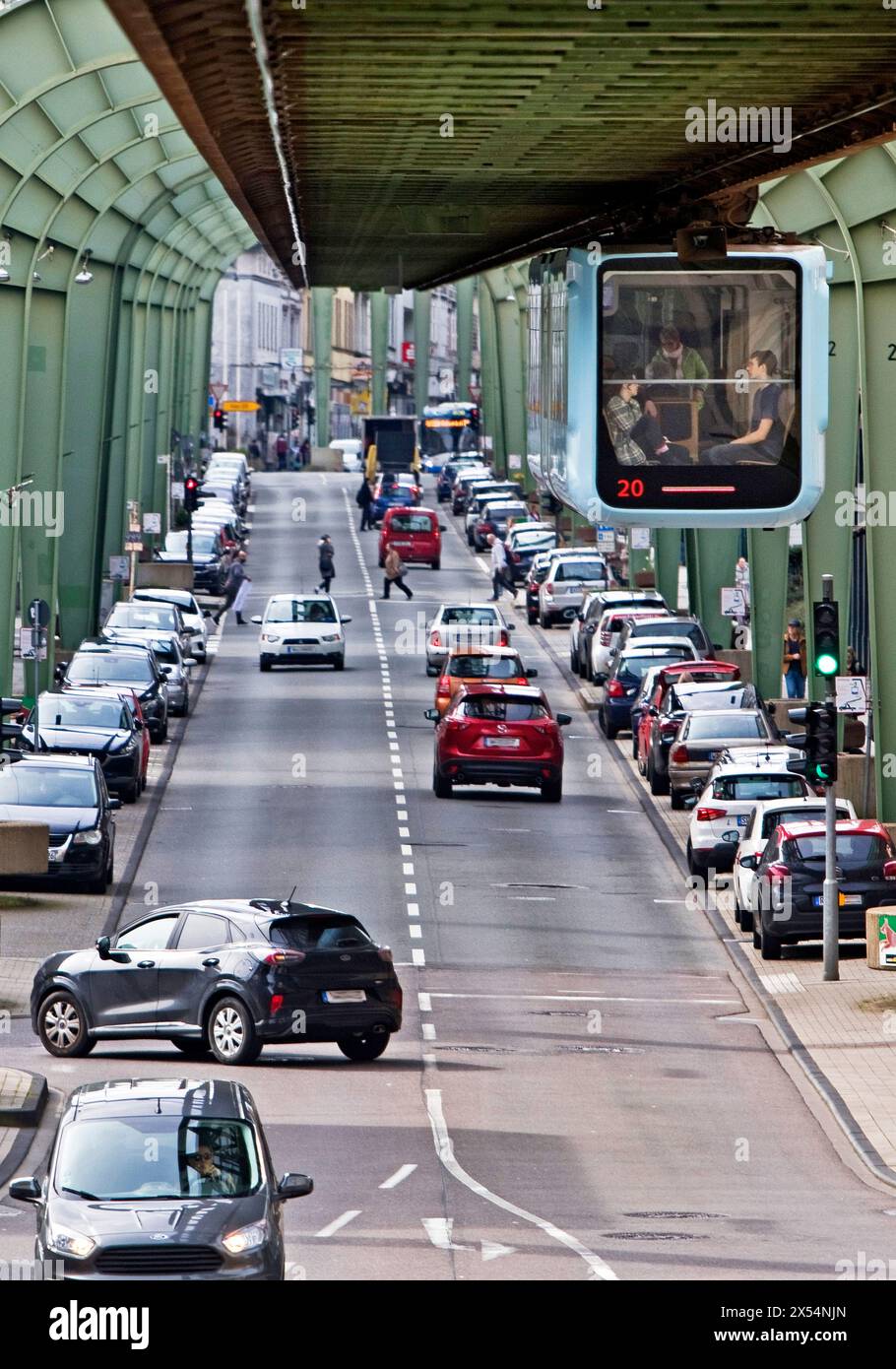 Straßenlinie der Wuppertaler Schwebebahn im Landkreis Vohwinkel, Deutschland, Nordrhein-Westfalen, Bergisches Land, Wuppertal Stockfoto
