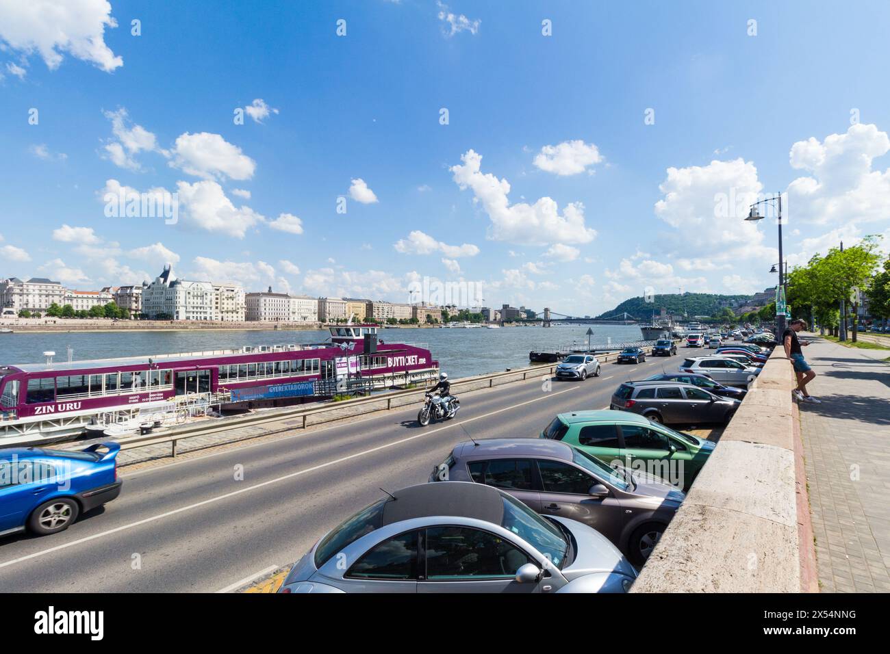 Blick auf Gellert-hegy und Lanchid von Batthyany ter, Budapest, Ungarn Stockfoto