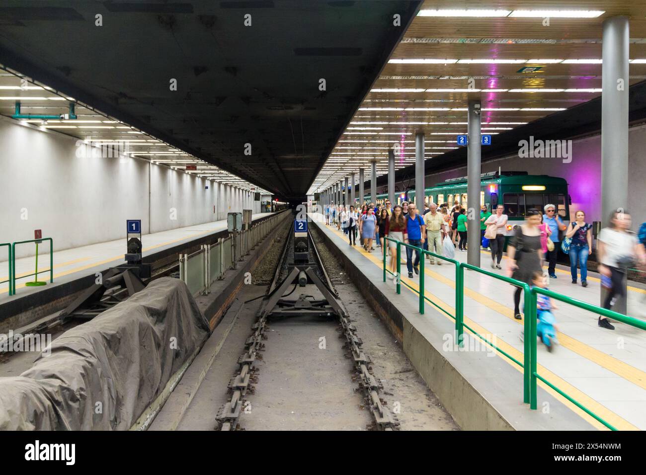 Bahnhof Batthyany ter HEV (Nahverkehrszug), Budapest, Ungarn Stockfoto