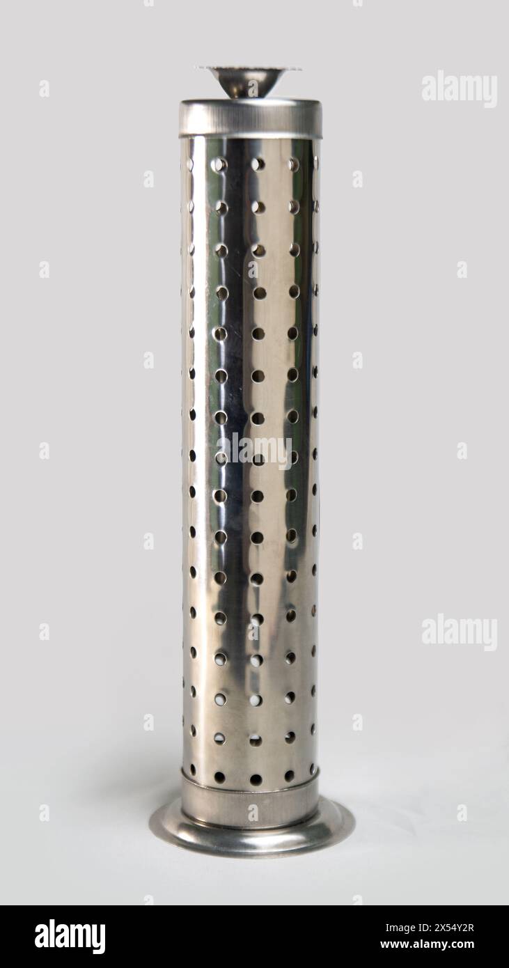 Räucherstäbchen Halter, Agarbatti Ständer, Edelstahl Räucherstäbchen Halter Agarbatti Ständer ideal für zu Hause, Büro, Tempel Verwendung. Silberfarben. Stockfoto