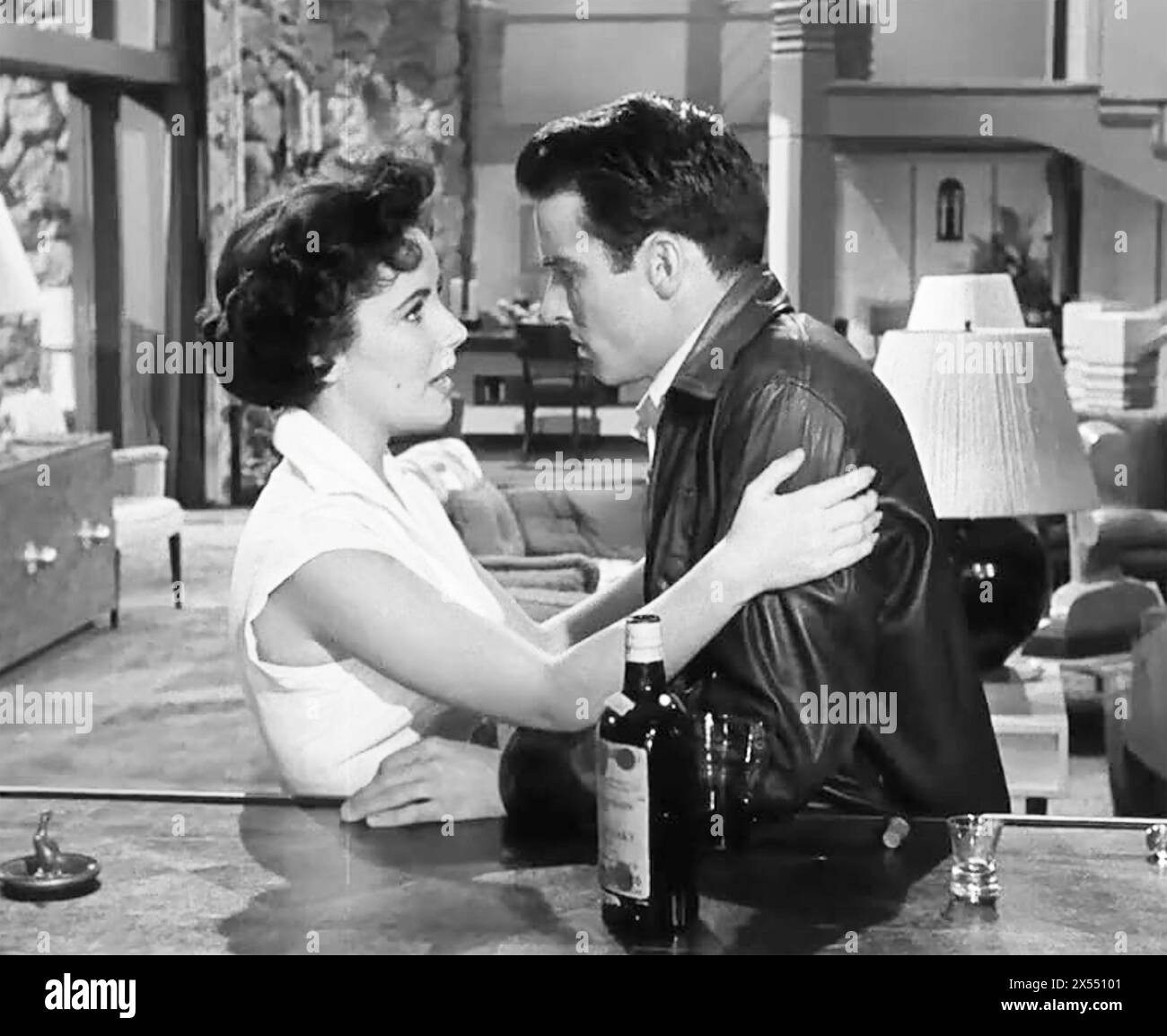 Ein ORT IN DER SONNE 1951 Paramount Pictures Film mit Elizabeth Taylor als Angela Vickers und Montgomery Clift als George Eastman. Stockfoto