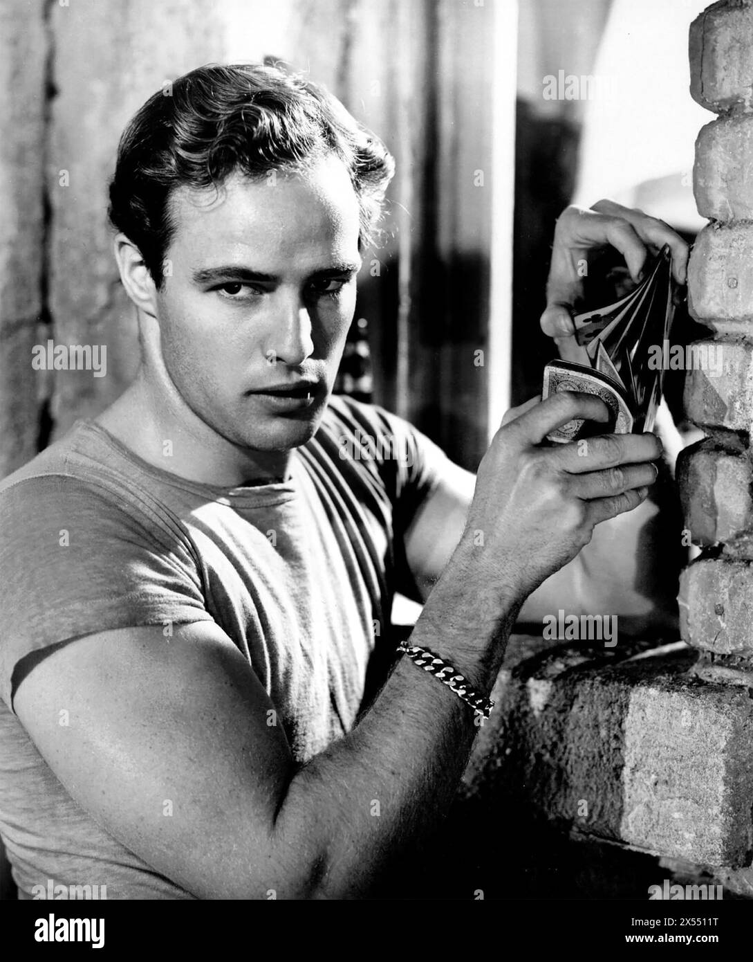 Eine STRASSENBAHN NAMENS DESIRE 1 951 Warner Bros Filmaufnahmen mit Marlon Brando als Stanley Stockfoto