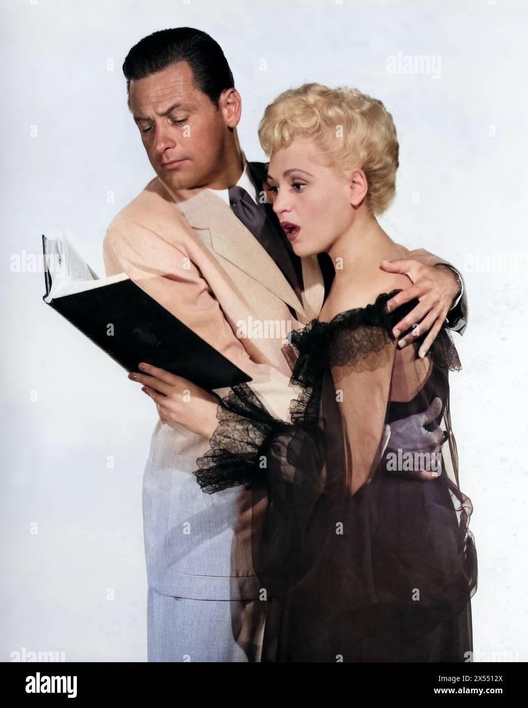 GEBOREN GESTERN 1950 Columbia Pictures Film mit Judy Holliday als Billie Dawn und William Holden als Paul Verrall Stockfoto