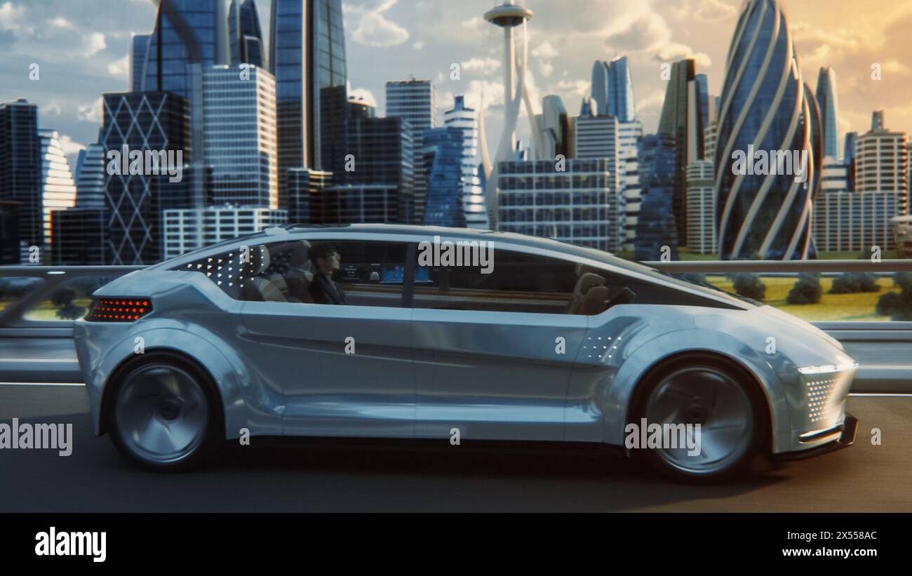 Futuristisches Konzept: Stilvoller japanischer Geschäftsmann auf der Rückbank eines autonomen, selbstfahrenden emissionsfreien Elektroautos. Er fährt auf dem Highway in der Stadt der Zukunft. Stockfoto