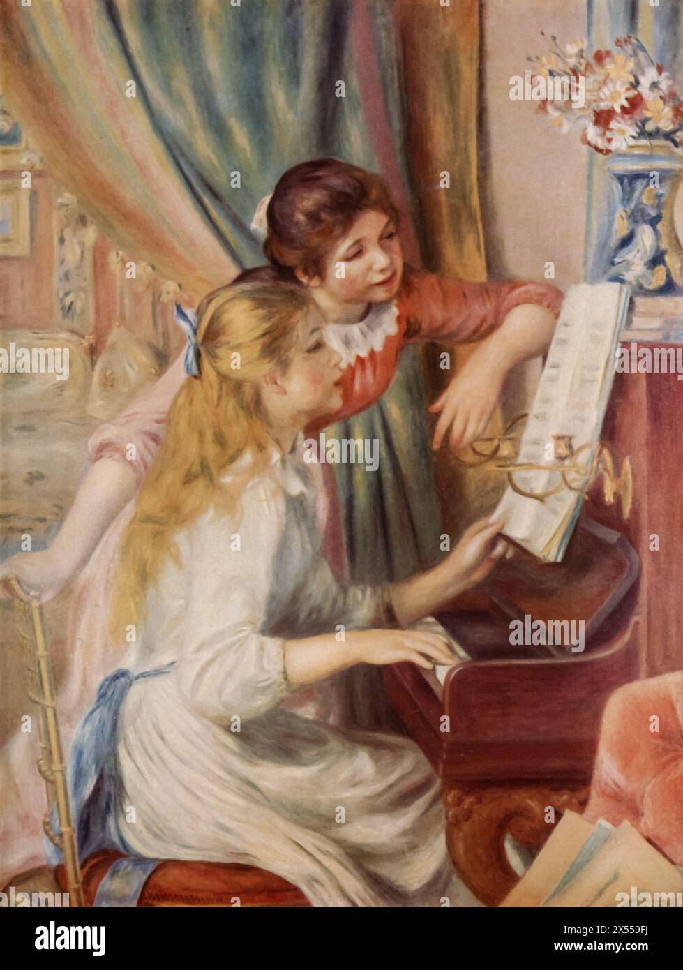 Two Girls at the Piano' von Pierre-Auguste Renoir, gemalt 1893, untergebracht im Louvre Museum, Paris, Frankreich. Dieses Gemälde zeigt zwei junge Mädchen, die Klavier spielen, und zeigt Renoir' charakteristischen Stil, den Alltag mit lebendigem Licht und Farben festzuhalten. Stockfoto