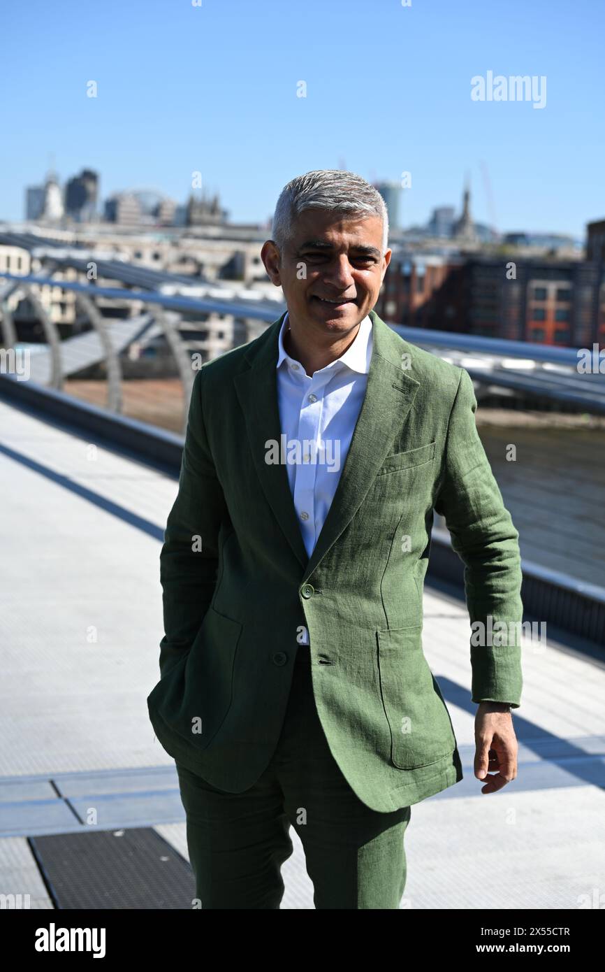 Millennium Bridge, London, Großbritannien. Mai 2024. Sadiq Khans Ankunft, das pakistanische Wurzeln hat, hat bewiesen, dass London eine Stadt der Vielfalt ist. Sadiq Khan, der Bürgermeister von London, unterzeichnete die Erklärung der Anerkennung des Amtes, um seine historische dritte Amtszeit als Bürgermeister an der Tate Modern in London, Großbritannien, zu beginnen. Quelle: Siehe Li/Picture Capital/Alamy Live News Stockfoto