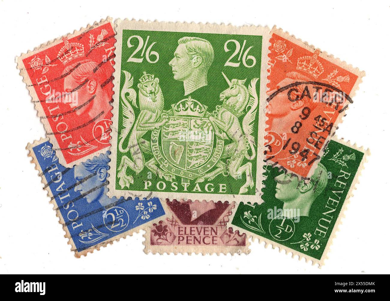 Eine Montage von Briefmarken von König Georg VI. Aus Großbritannien auf weißem Hintergrund. Stockfoto