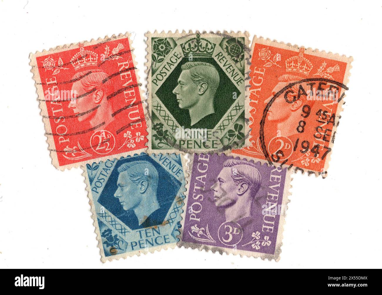 Eine Montage von Briefmarken von König Georg VI. Aus Großbritannien auf weißem Hintergrund. Stockfoto