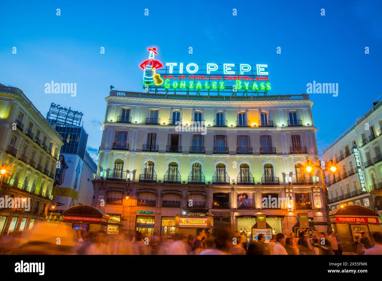 Tio Pepe Neon Schild an die neue Position, Nachtansicht. Puerta del Sol, Madrid, Spanien. Stockfoto