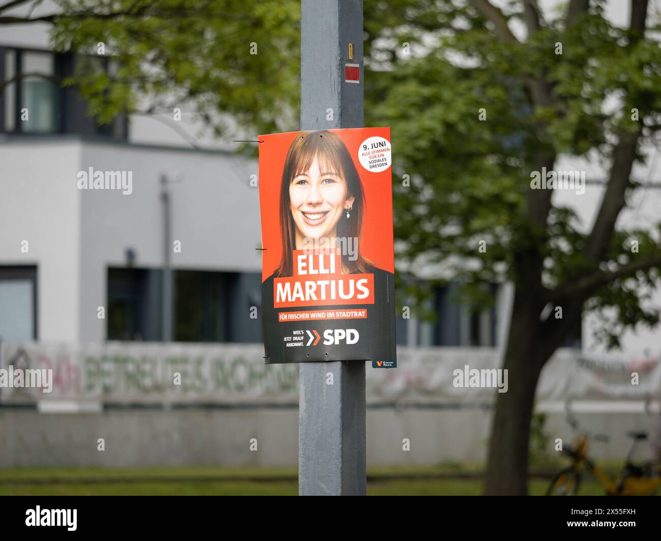 Wahlkampfplakat der SPD mit dem Politiker Elli Martius. Die Kandidatin bietet sich für die Kommunalwahlen in Sachsen an. Stockfoto