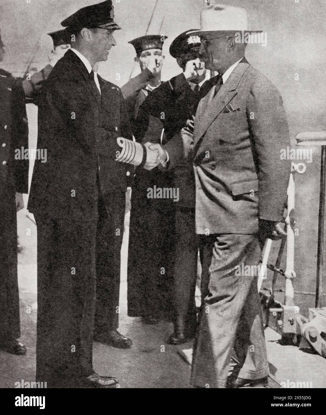 Das Treffen von König Georg VI. Von England und Präsident Truman an Bord des britischen Schlachtkreuzers HMS 'Renown', Plymouth, 2. August 1945. Georg VI., 1895–1952. König des Vereinigten Königreichs. Harry S. Truman, 1884–1972. 33. Präsident der Vereinigten Staaten von Amerika. Aus dem Krieg in Bildern, sechstes Jahr. Stockfoto