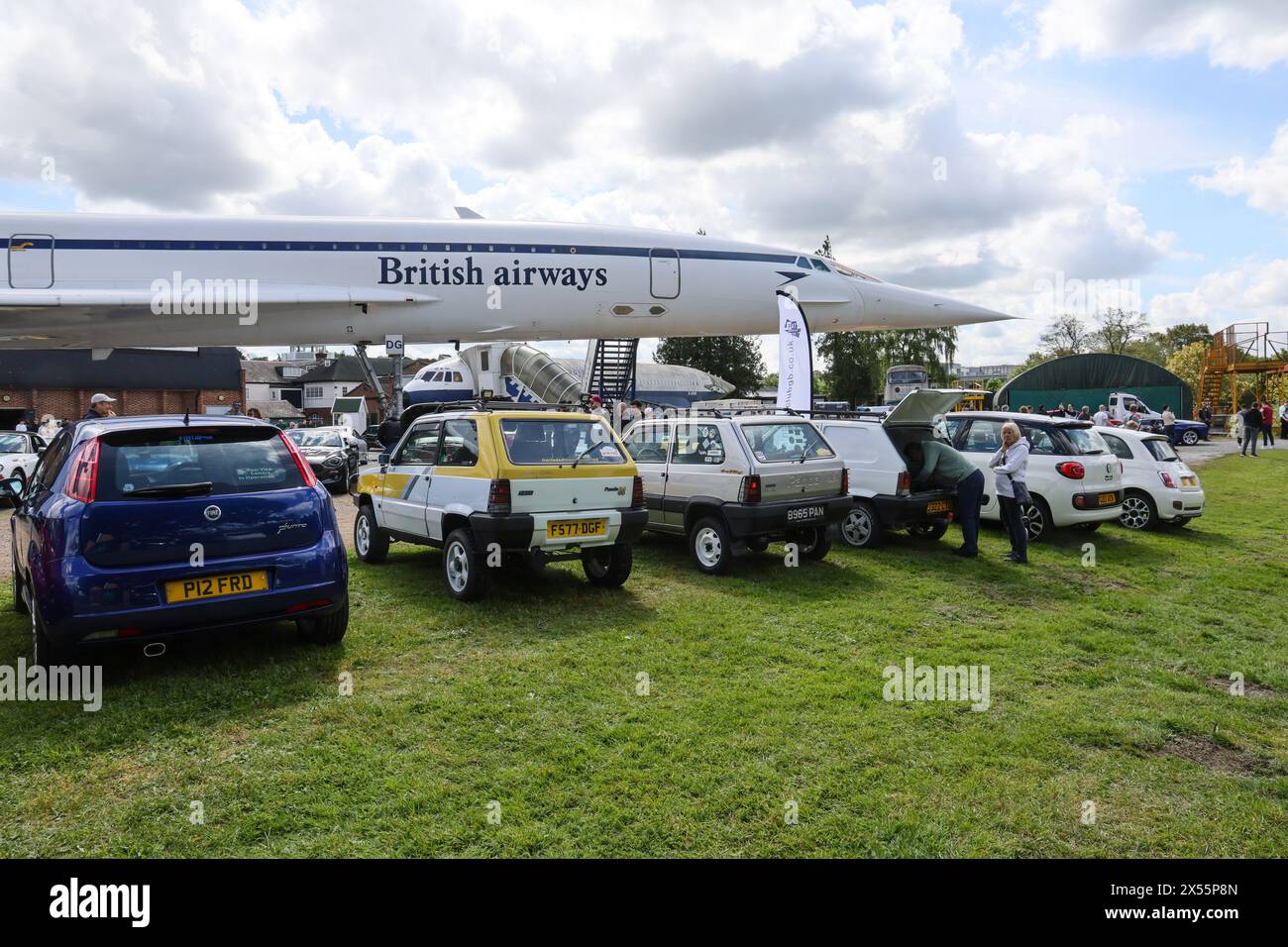 Fiat Cars standen am Italian Car Day in Brooklands, 4. Mai 2024, Brooklands Museum, Weybridge, Surrey, England, Großbritannien Stockfoto