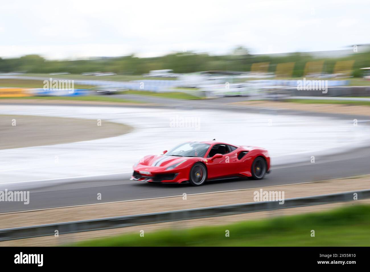Ferrari 488 Pista beim Italienischen Autotag in Brooklands, 4. Mai 2024, Brooklands Museum, Weybridge, Surrey, England, Großbritannien Stockfoto